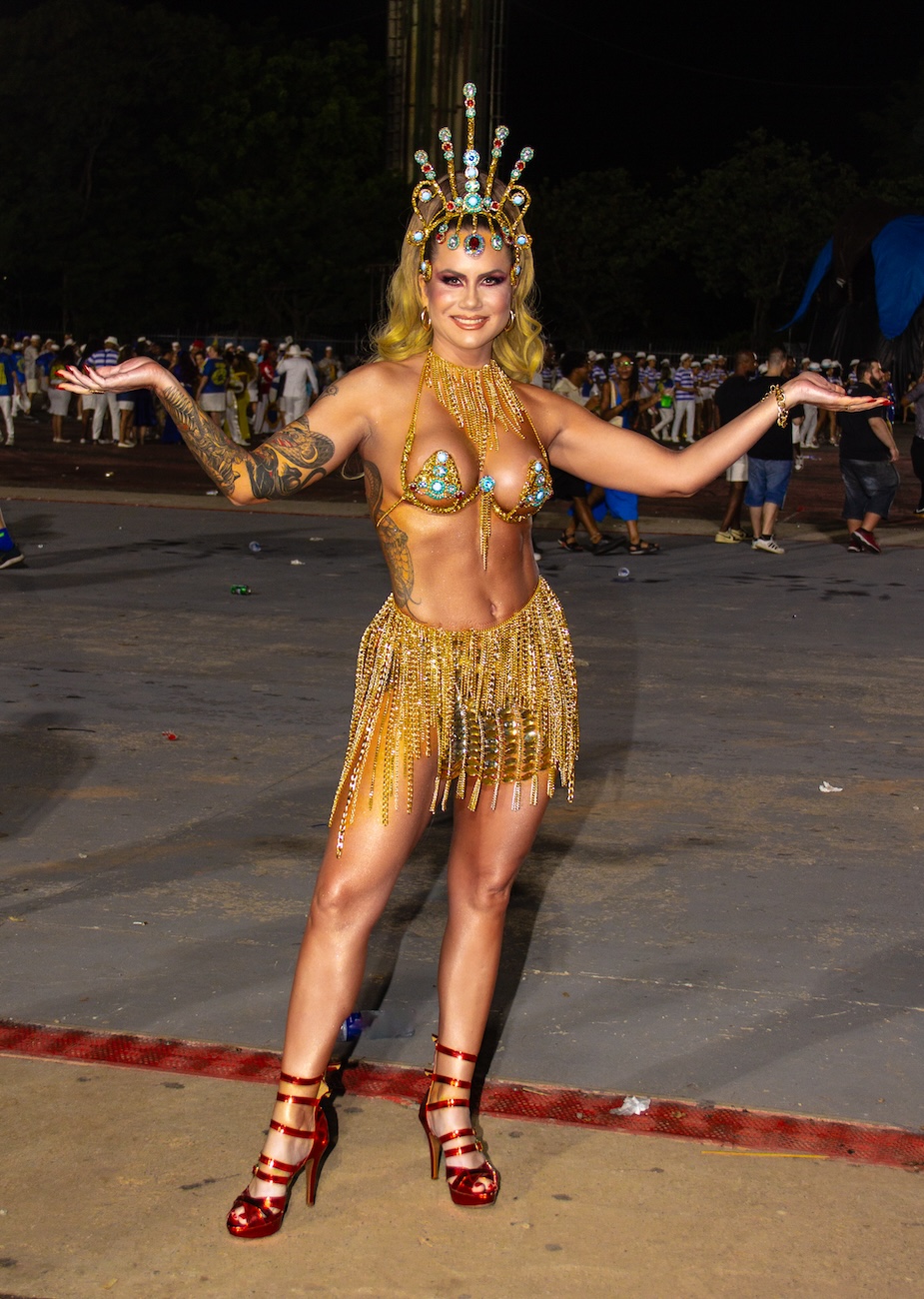 Isis Camargo faz da chuva um manifesto de amor ao carnaval no ensaio técnico do Tucuruvi 23 Isis Camargo - Crédito da Foto Roberto Batista e Renato Cipriano / Zuleika Ferreira - Divulgação