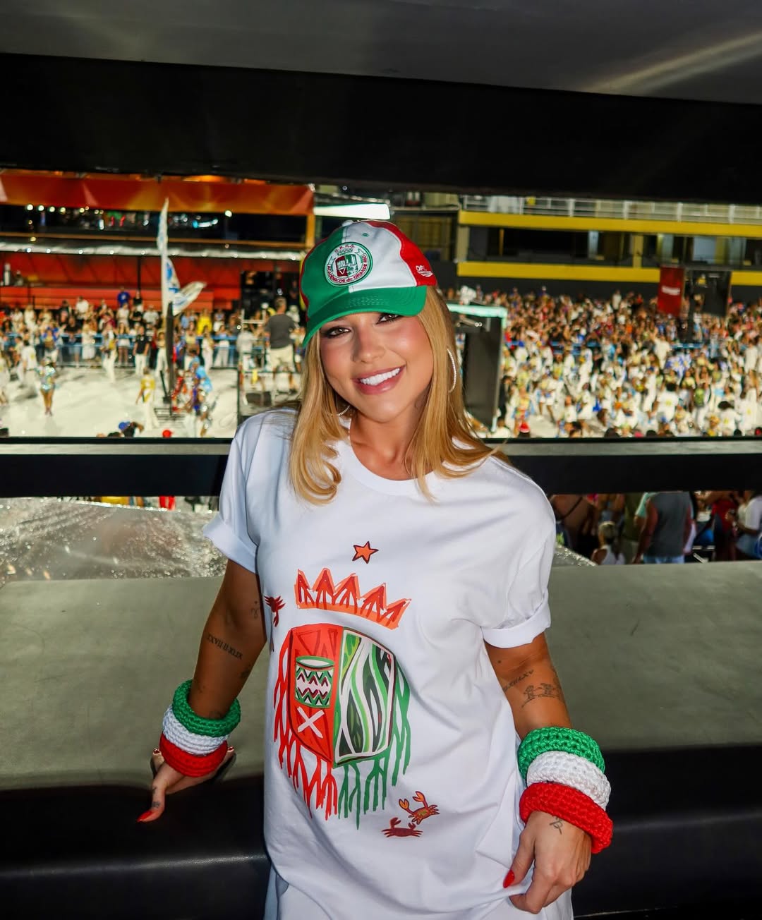 1769921528 492 Olha ela ai Virginia surge de surpresa na Sapucai e