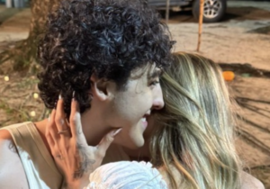 Enzo Rabelo, filho do cantor Bruno, posta fotos românticas com a namorada