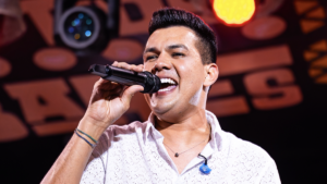 Vitor Fernandes lança primeiro volume do DVD “Em Todos os Bares”