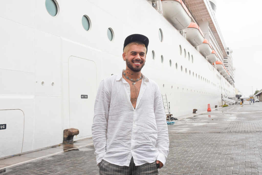 Chegada desencontrada reacende rumores entre Ana Castela e Zé Felipe no Navio da Boiadeira Zé Felipe - Foto: Will Dias / Brazil News