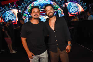 De folga, Clayton & Romário curtem primeira noite do Navio Jorge & Mateus