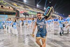 Daniel Zarmanno vira funkeiro para ensaio técnico da Unidos da Ponte, na Marquês de Sapucaí