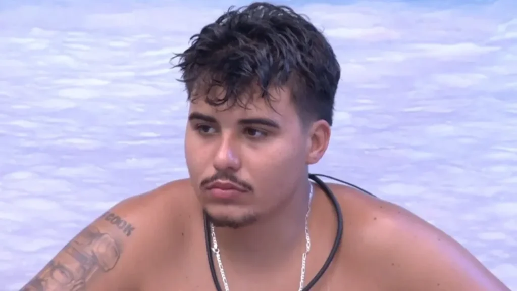 Ex-BBB Pedro é visto a caminho de internação psiquiátrica