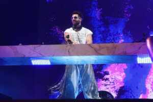 Alok transforma Réveillon de Copacabana em espetáculo futurista com 1.250 drones