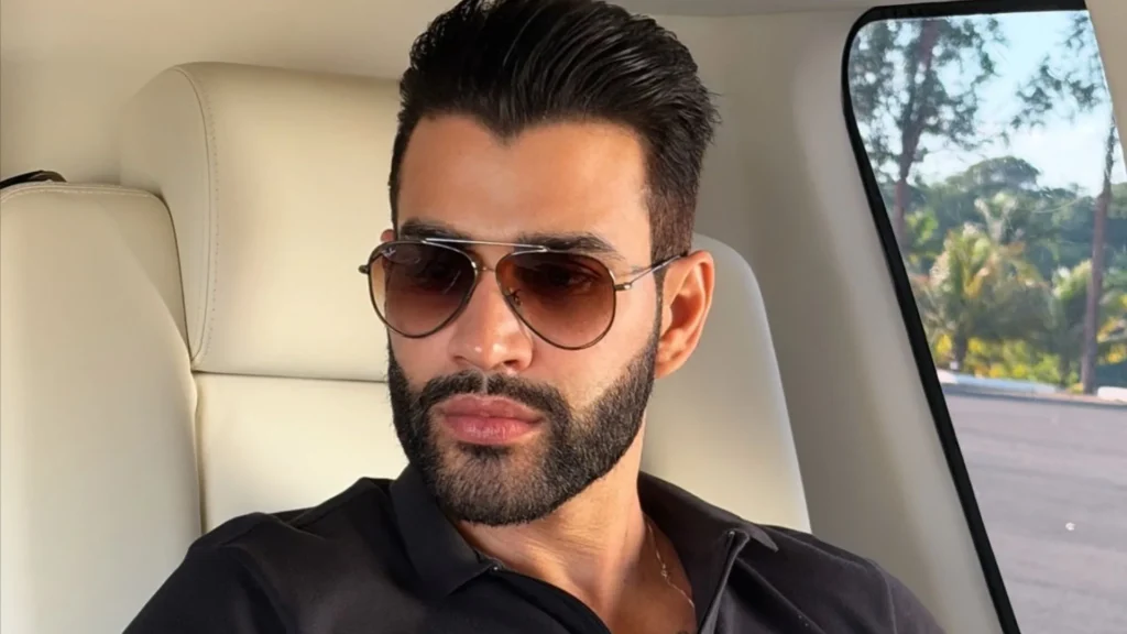 Gusttavo Lima brinca ao ganhar garrafa de whisky: “Me derruba” Gusttavo Lima brinca ao ganhar garrafa de whisky: “Me derruba”