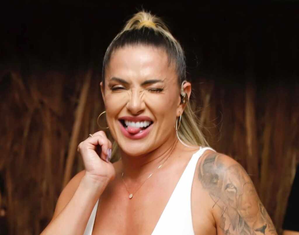 Yara Vellasco brilha no Carnaval e marca presença em camarotes badalados IMG 20260121 WA09372