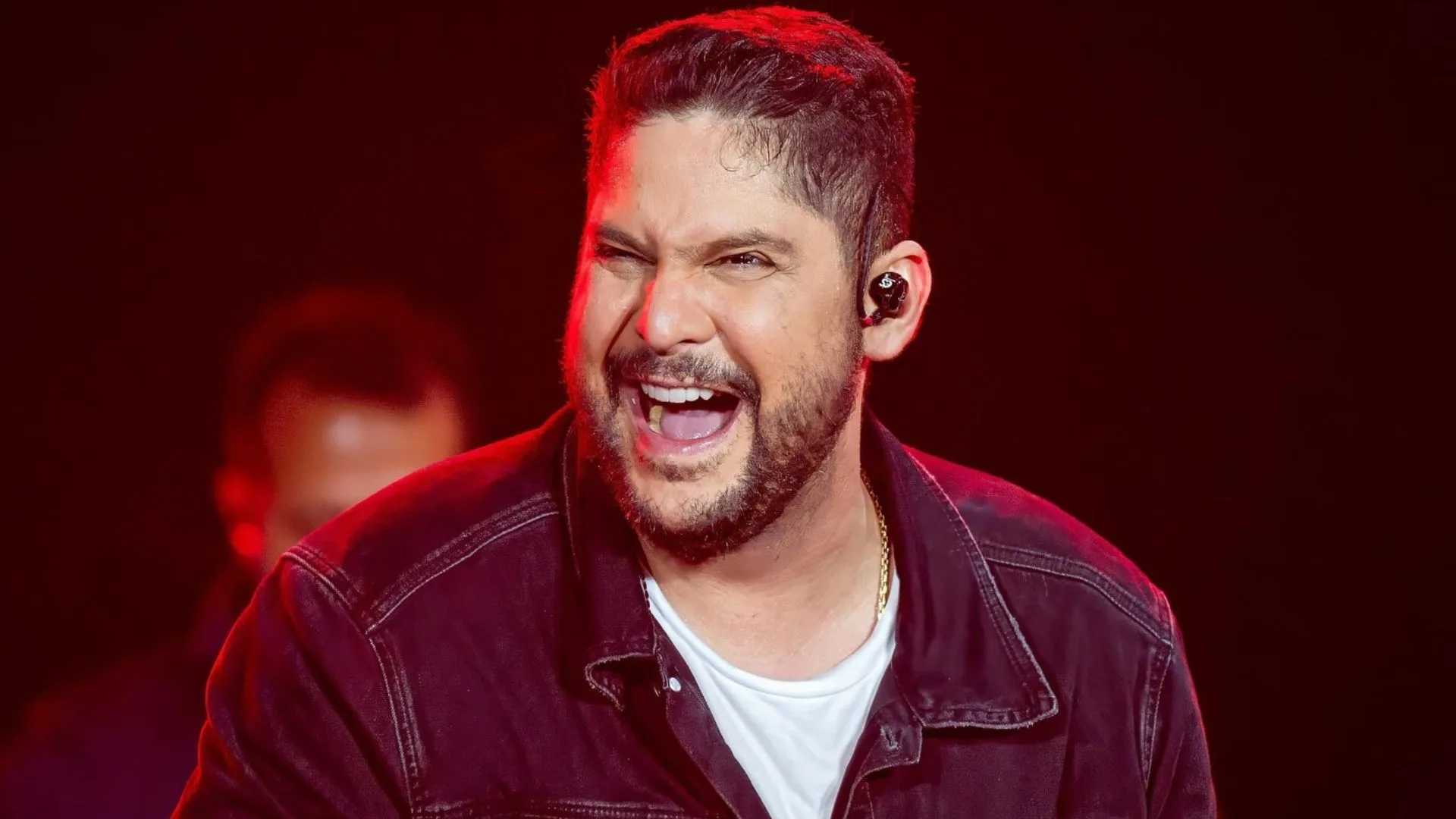 Jorge, da dupla com Mateus, manda recado para fã durante show