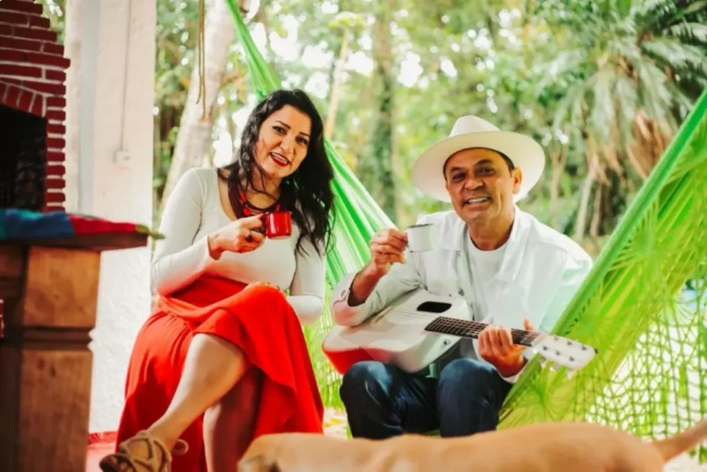 Juliana Lima reforça o forró ao lado de Frank Aguiar em “De Tardezinha” Juliana Lima e Frank Aguiar