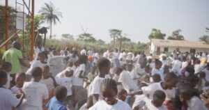 Legendários inauguram poço de água doce em tempo recorde na África e ampliam atuação humanitária global