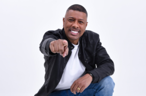 Lello canta a vida como ela é e conquista o público com autenticidade