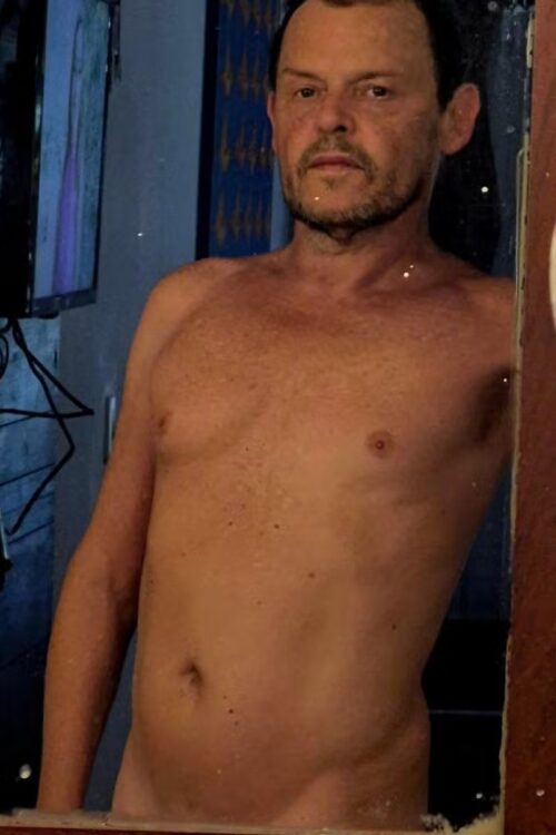 Matheus Nachtergaele posa nu e agita a web aos 58 anos