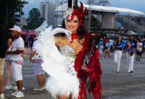 Milene Gonzalez rouba a cena no Anhembi e transforma o enredo “Anti-Herói Brasil” em um manifesto de moda e atitude