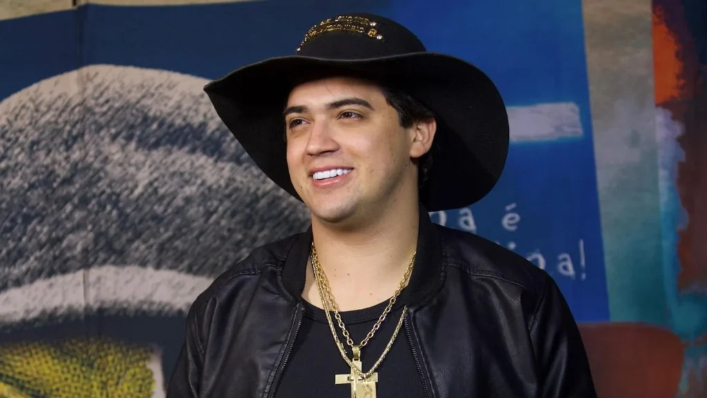 Natanzinho Lima reage após fã invadir o palco durante show