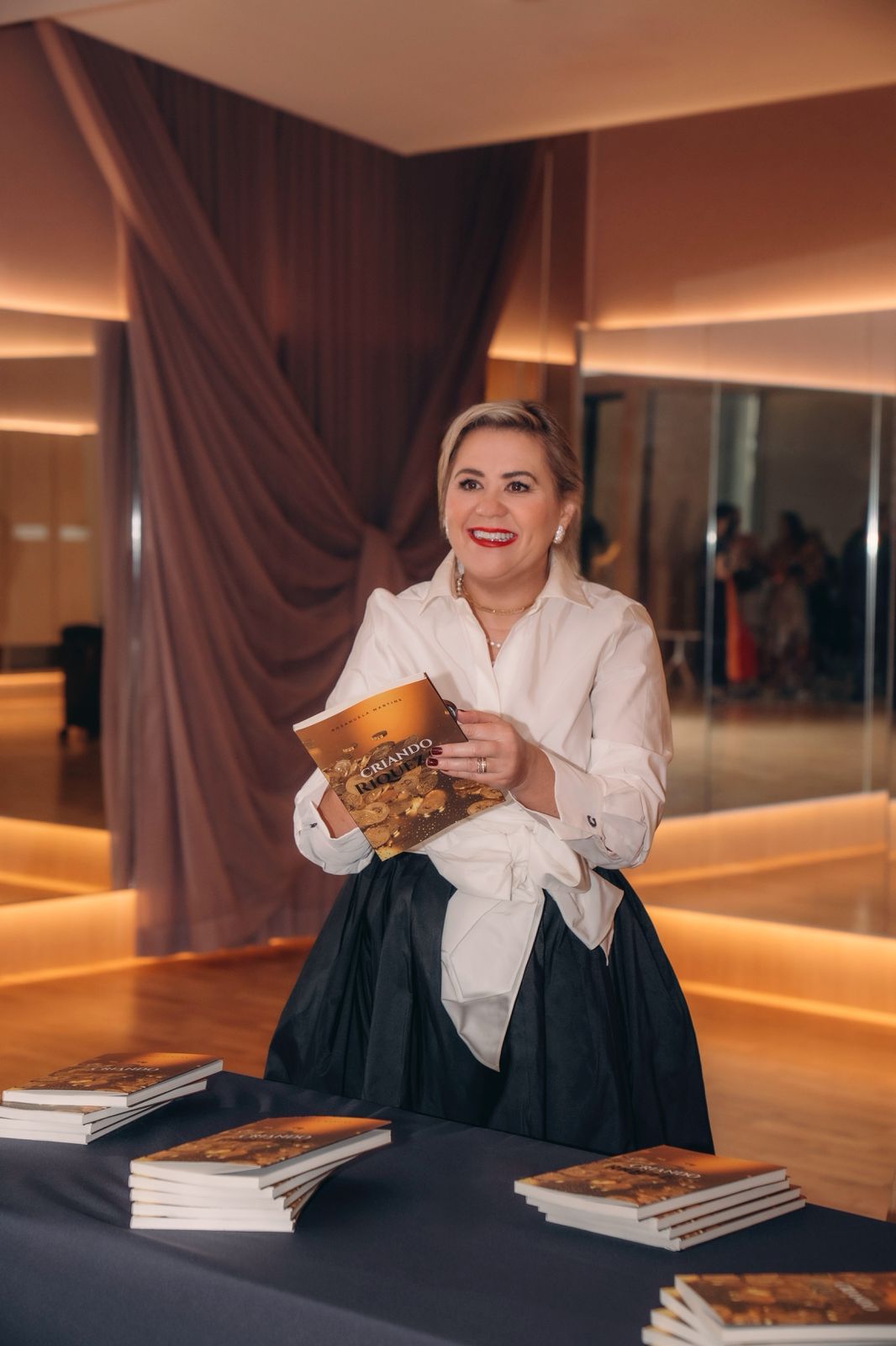 Rosangela Martins lança o livro Criando Riquezas e propõe uma forma de prosperar com propósito 16 PHOTO 2026 01 30 14 09 31