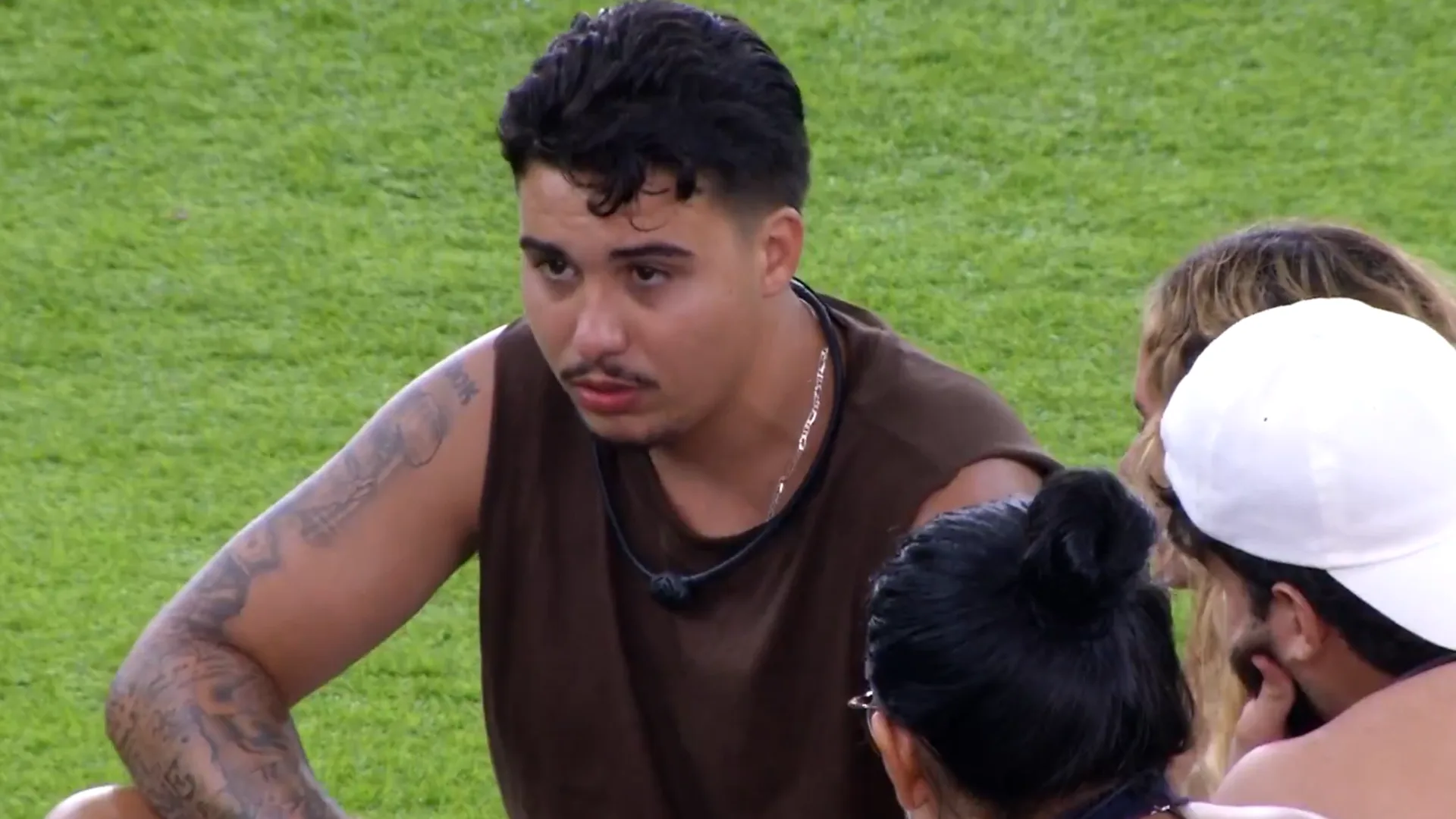 Pedro reúne brothers e fala pela 8ª vez que traiu a esposa