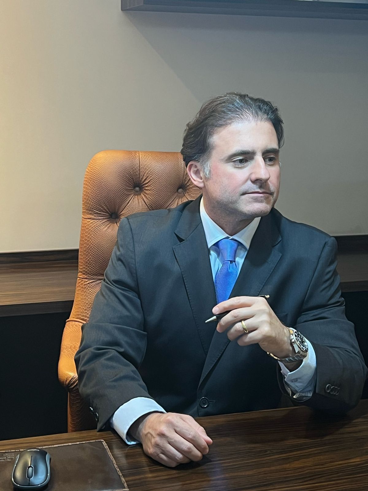 Transplante Capilar Feminino: A Técnica Moderna que Resgata Autoestima e Naturalidade 11 Por Dr. Rafael Reinert – Dermatologista