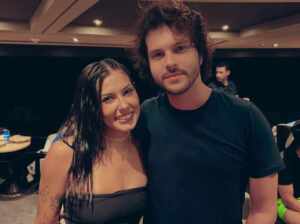 Luan Pereira e Léo Foguete atacam de DJ ao lado de Darick György em festa de Ana Castela