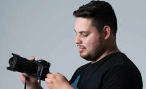 Reinaldo Teixeira: da música ao cinema, um olhar que traduz emoção em imagem