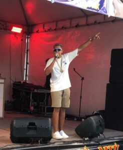 Saiba quem é MC Shock, cantor pernambucano que ultrapassa 100 milhões de visualizações