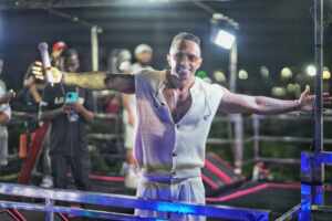 Bell Marques arrasta mar de gente e Xanddy e a tradicional banda Araketu revivem a magia do Carnaval