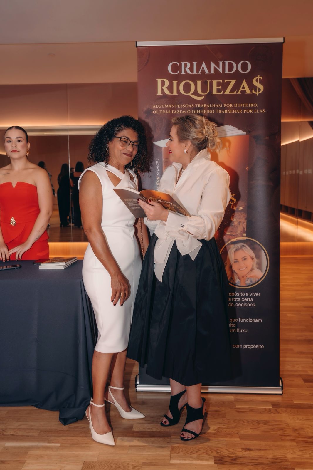 Rosangela Martins lança o livro Criando Riquezas e propõe uma forma de prosperar com propósito 15 WhatsApp Image 2026 01 30 at 14.14.47