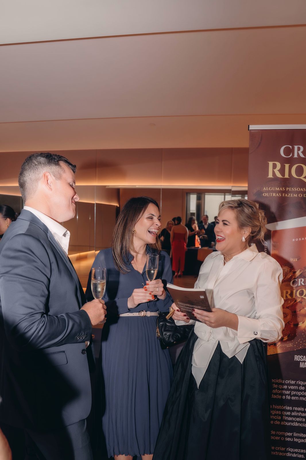 Rosangela Martins lança o livro Criando Riquezas e propõe uma forma de prosperar com propósito 17 WhatsApp Image 2026 01 30 at 14.14.48 1