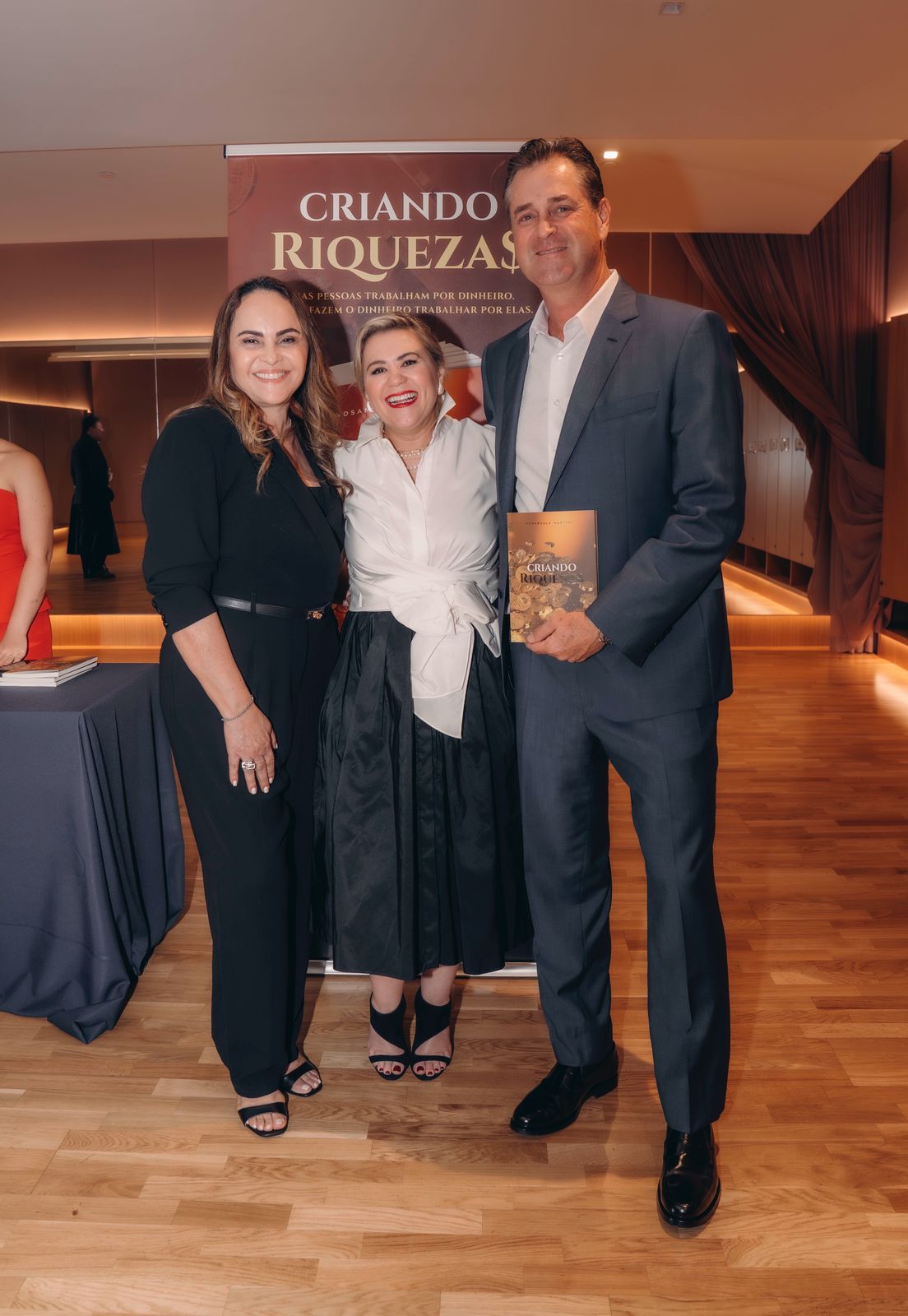 Rosangela Martins lança o livro Criando Riquezas e propõe uma forma de prosperar com propósito 18 WhatsApp Image 2026 01 30 at 14.14.48