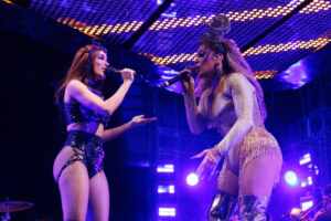 Ensaios da Anitta têm Escorpião como tema e recebe Gloria Groove