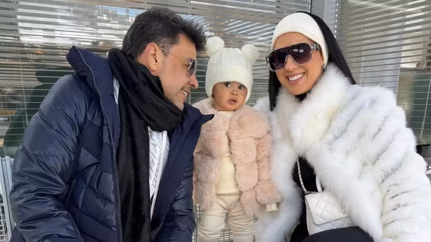 Zezé Di Camargo e Graciele Lacerda com a filha, Clara — Foto: Reprodução/ Instagram @gracielelacerdaoficial