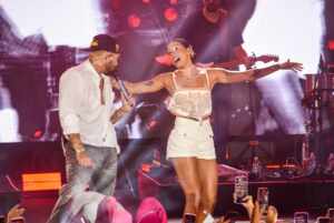 Ana Castela surpreende ao cantar com Zé Felipe no Navio da Boiadeira após término