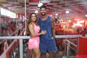 Viviane Araújo e marido marcam presença na quadra do Salgueiro no Rio