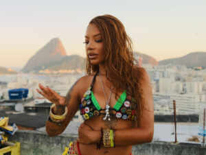 Ludmilla rebate ataque preconceituoso e transforma crítica em divulgação de novo single