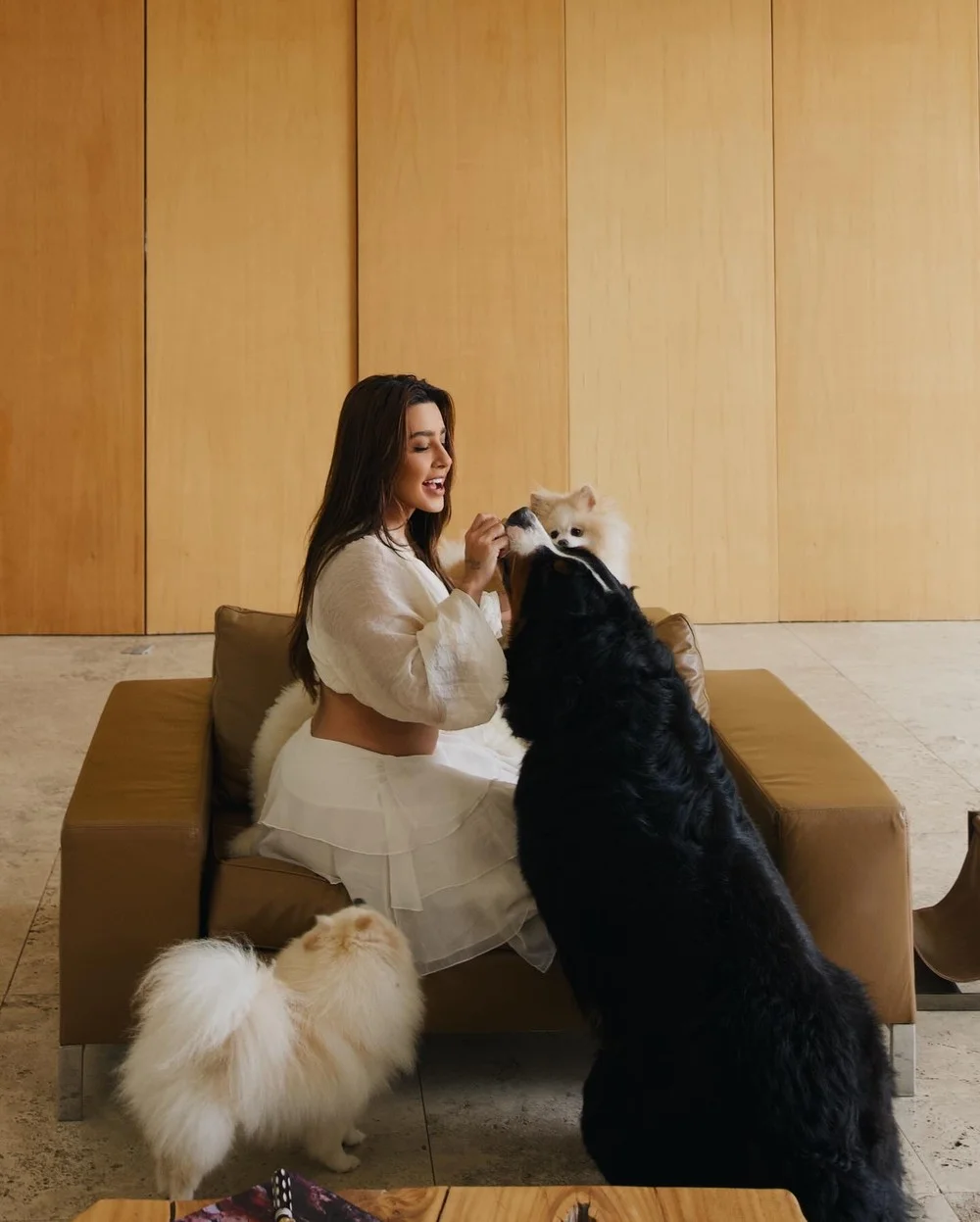 Lauana Prado exibe barriguinha e emociona fãs com novos cliques da gravidez -  Foto: Steffany Lima