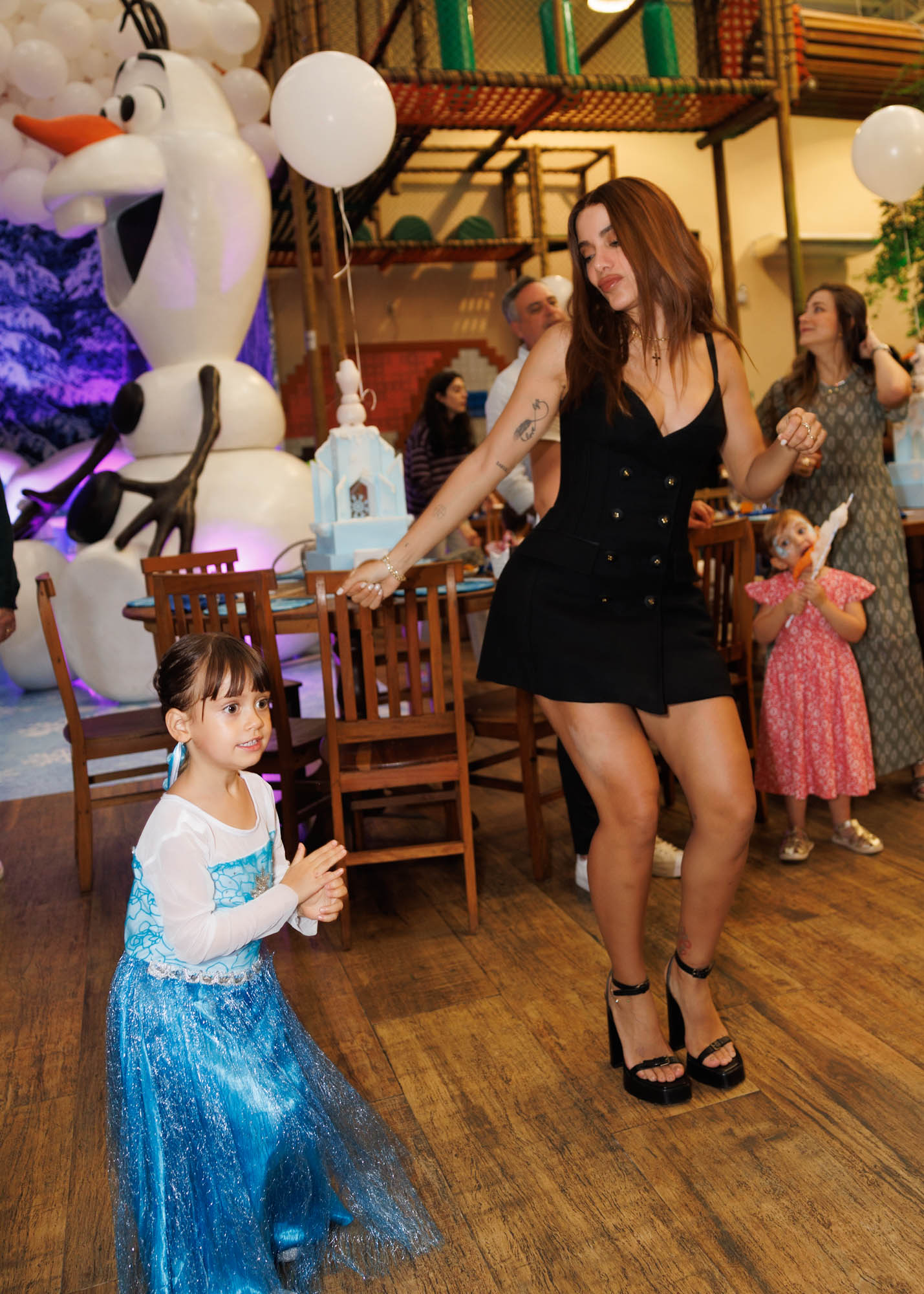 Ava e Anitta - Fotos: Manuela Scarpa/Brazil News