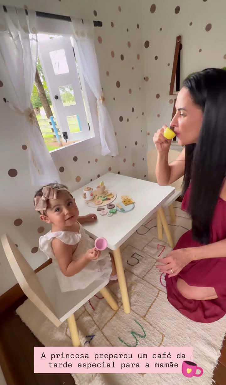1772025870 416 Graciele Lacerda encanta ao mostrar a filha brincando em casa 1