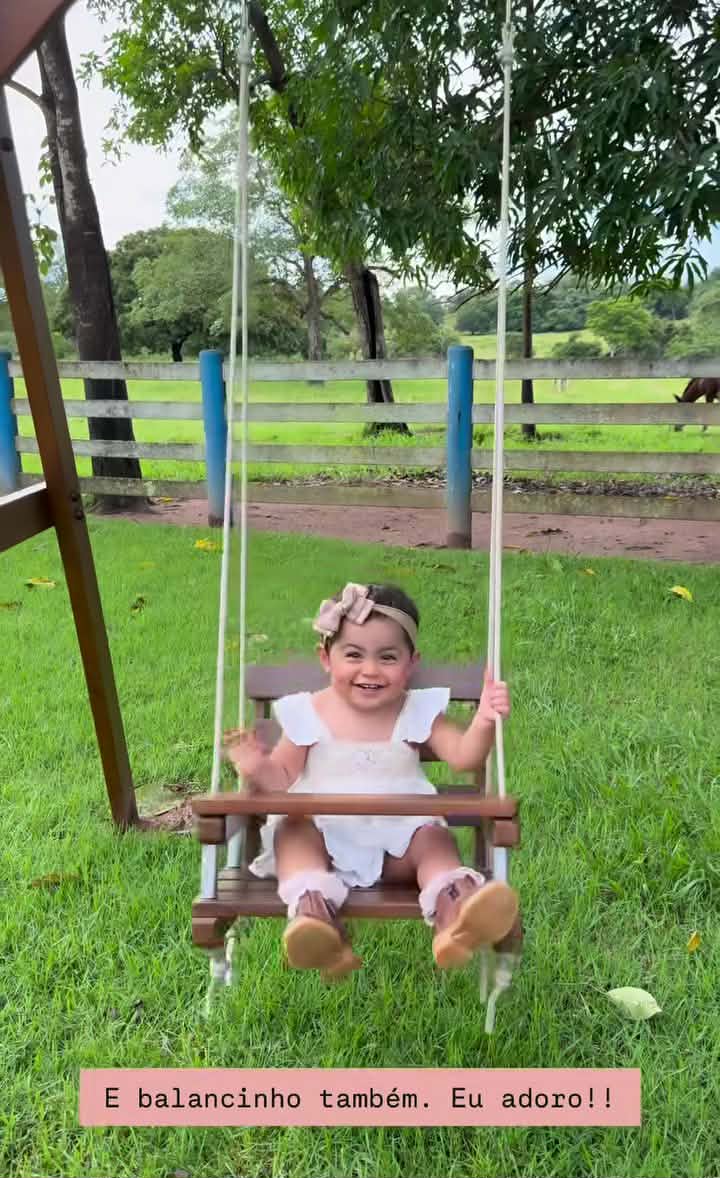 1772025871 588 Graciele Lacerda encanta ao mostrar a filha brincando em casa 1