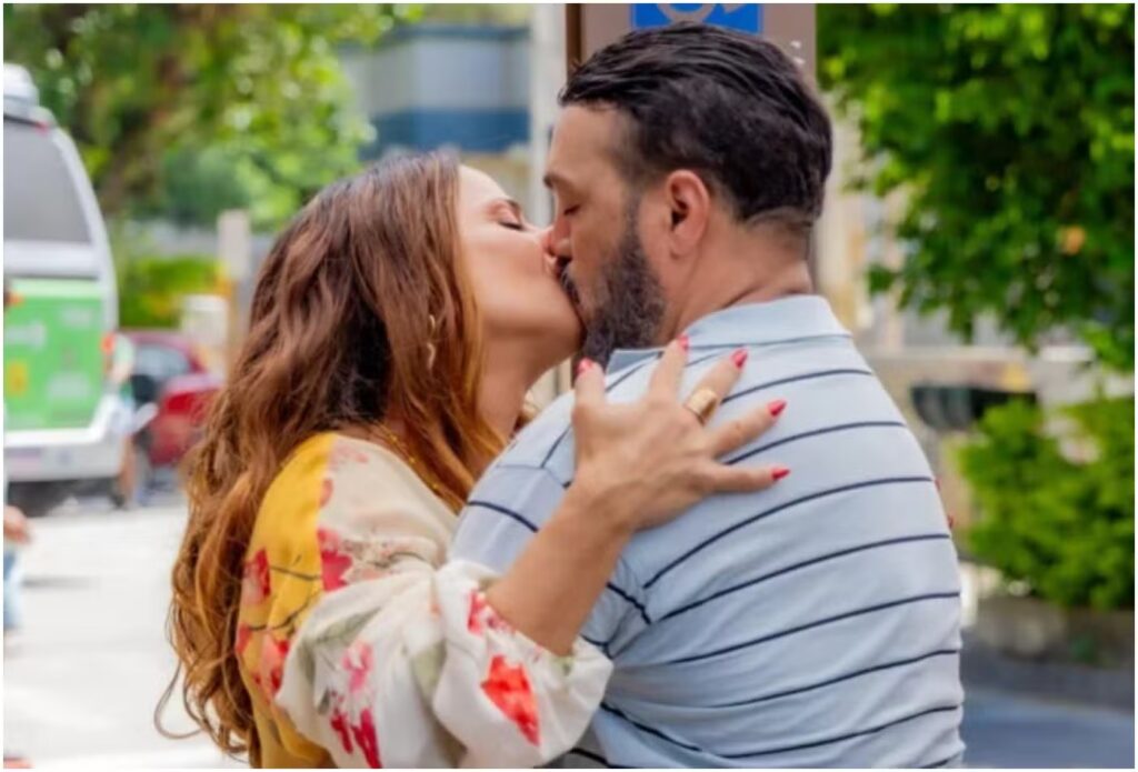 Belo admite nervosismo e fala sobre a química ao gravar cena de beijo com Viviane Araujo