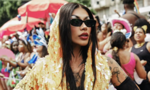 Grag Queen leva Era Cósmica ao Bloco da Favorita e agita o Centro do RJ