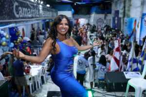 Índia Zurich desembarca no Brasil para estrear como Rainha de Bateria da Vila Santa Tereza