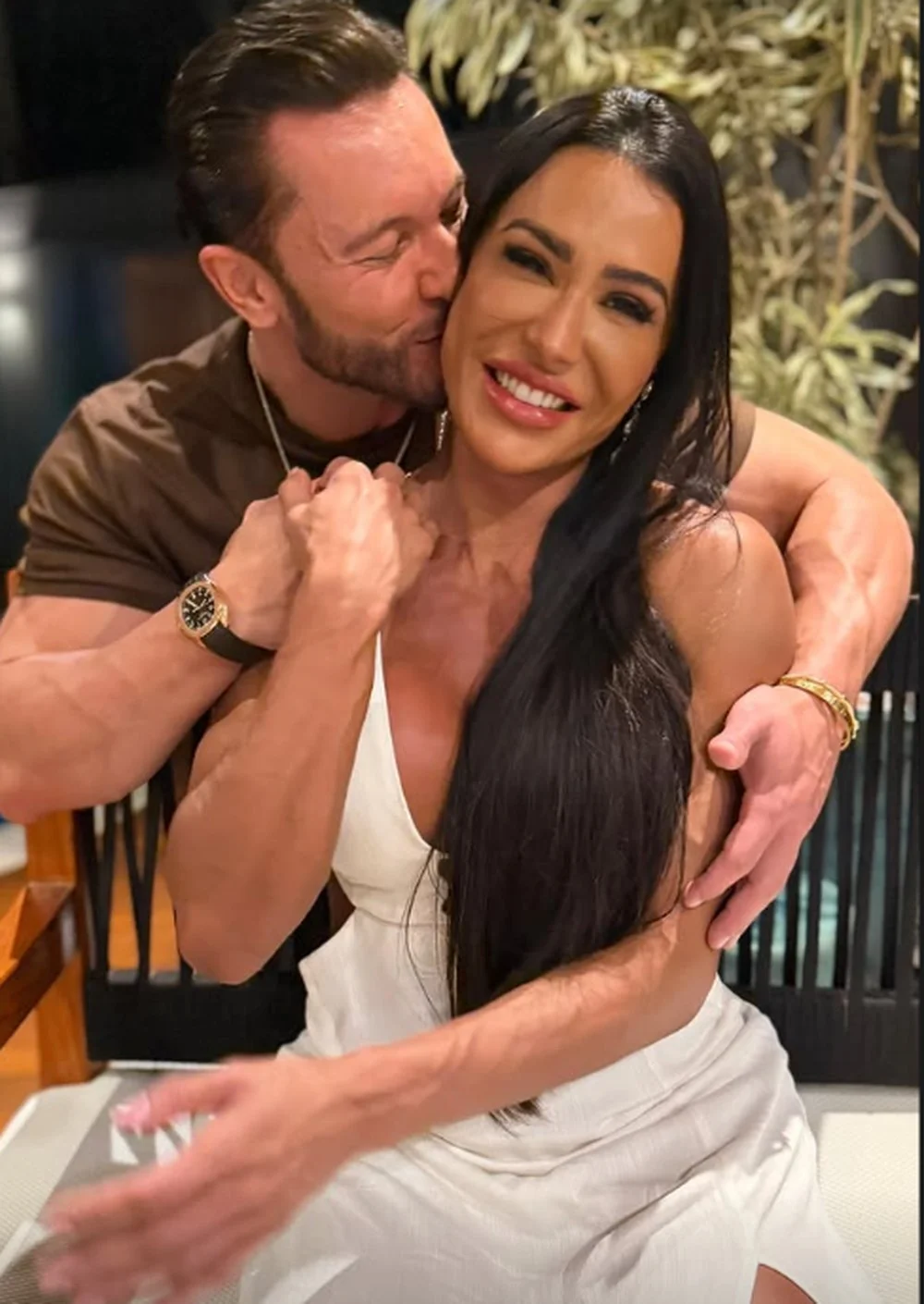 Gracyanne Barbosa assume romance com empresário e troca beijos em foto romântica - Foto: Instagram