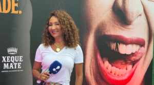 Cobertura do programa Como Assim, Mulher? na feijoada da Mocidade Independente de Padre Miguel