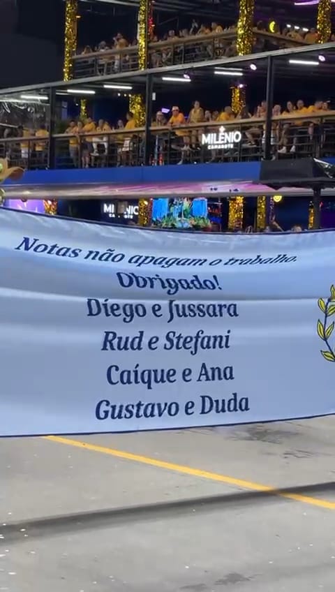 Tatuapé protesta após notas e ainda enfrenta susto com queda de casal no Anhembi 17 PHOTO 2026 02 22 01 21 23