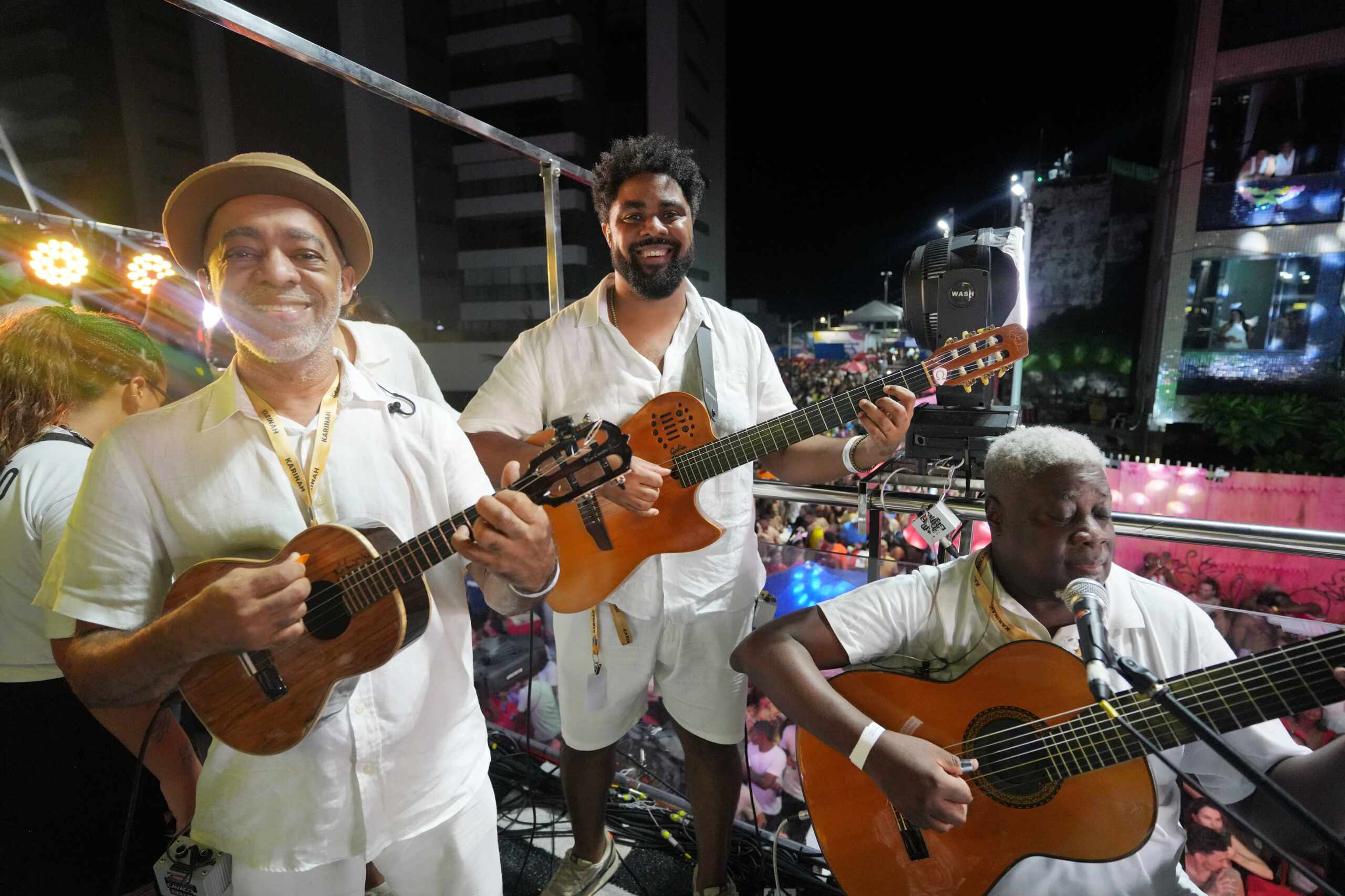 Karinah faz show de samba no trio de Carlinhos Brown no Circuito Barra-Ondina em Salvador 17 WhatsApp Image 2026 02 14 at 23.20.30 scaled
