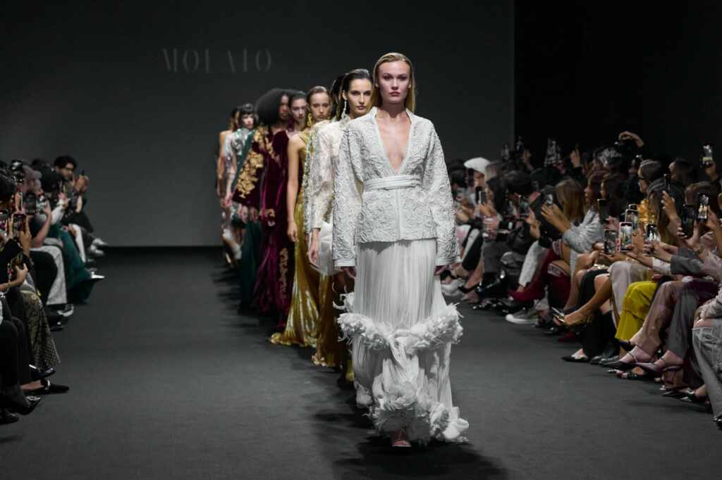 c0d79f3b b70a 46a1 881f b77353ec7732