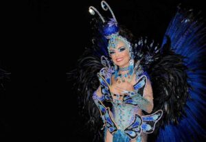 Homenageada com marchinha e ovacionada no desfile: Milene Gonzalez brilha como musa absoluta do carnaval