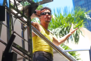 Pedro Sampaio aparece de ‘jet ski’ em bloco de Ivete Sangalo no RJ