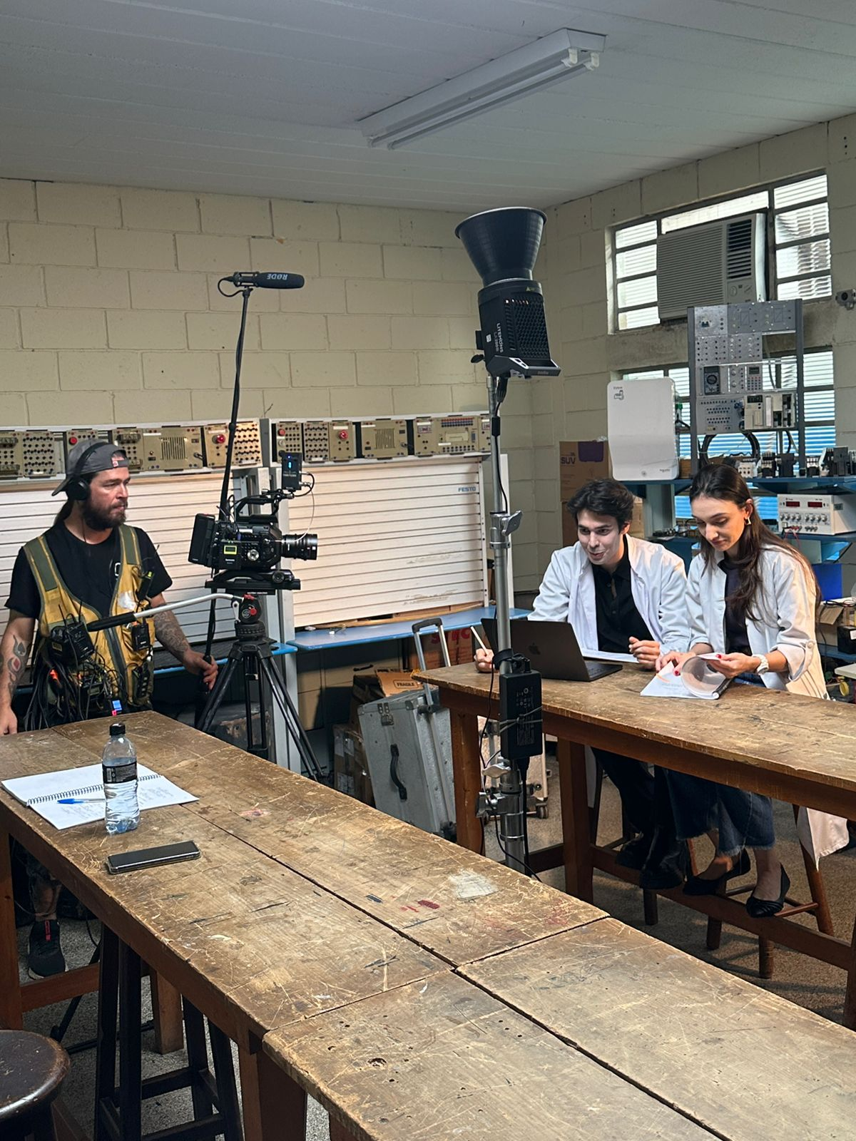 Ana Mazer vive professora em Relatos Ilógicos, filme do Prime Video 12 unnamed 2026 02 20T213436.600