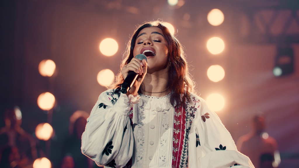 Em clima de Páscoa, Julia Vitória lança a oitava faixa do DVD gravado na Ópera de Arame Julia Vitória