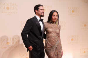 Ao lado de Nicolas Prattes, Sabrina Sato aposta em transparência para evento do Globo de Ouro no Brasil